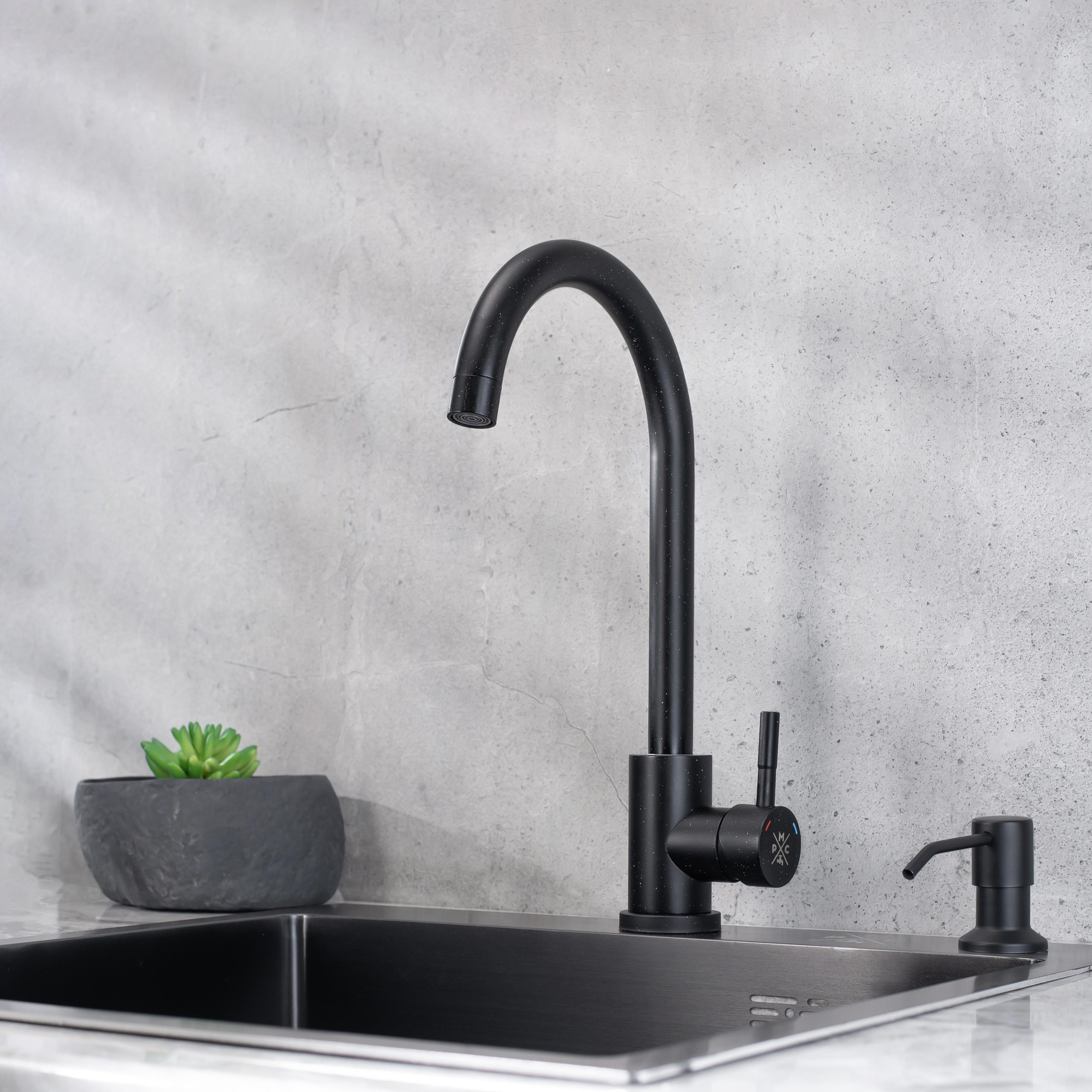 SUS124BLK-017F Смеситель для кухни, ø35