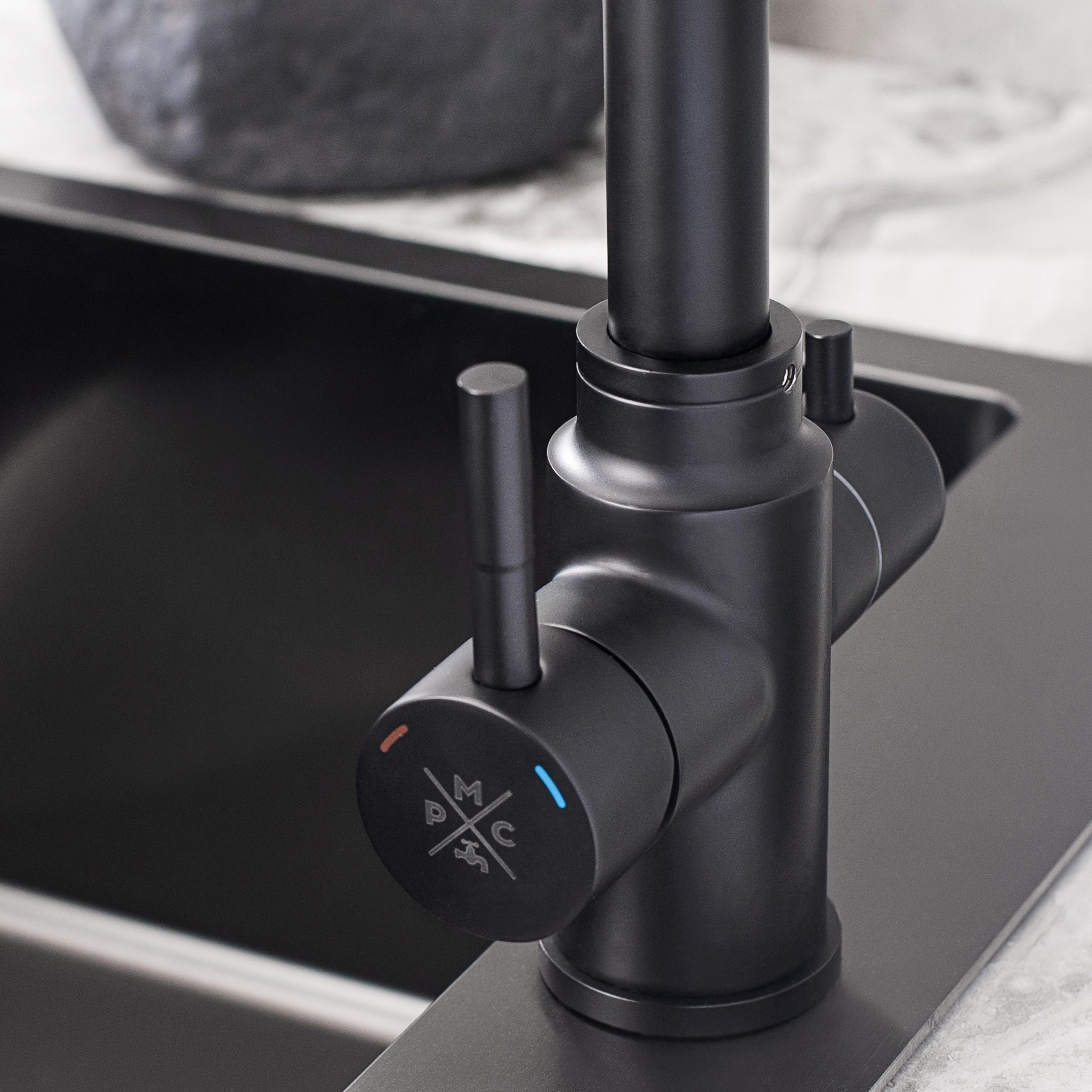 SUS125BL-017F-015 Смеситель для кухни с переключением фильтра для питьевой воды
