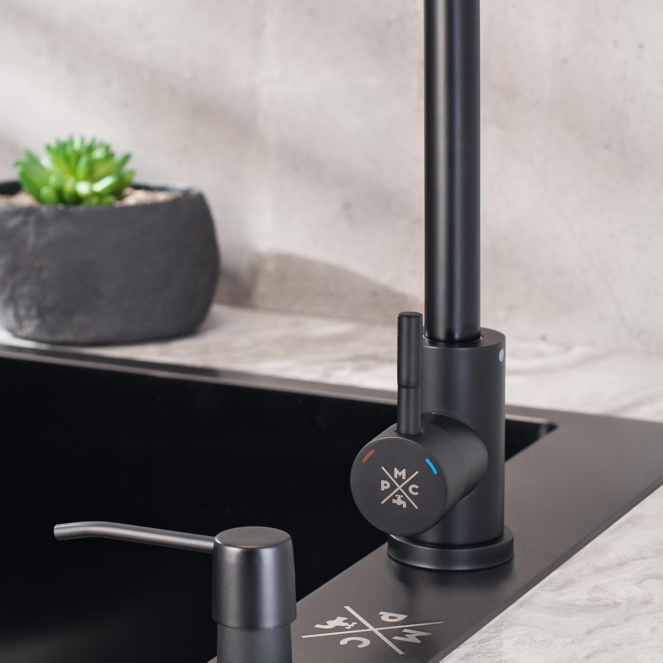 SUS124BL-017F Смеситель для кухни, ø35