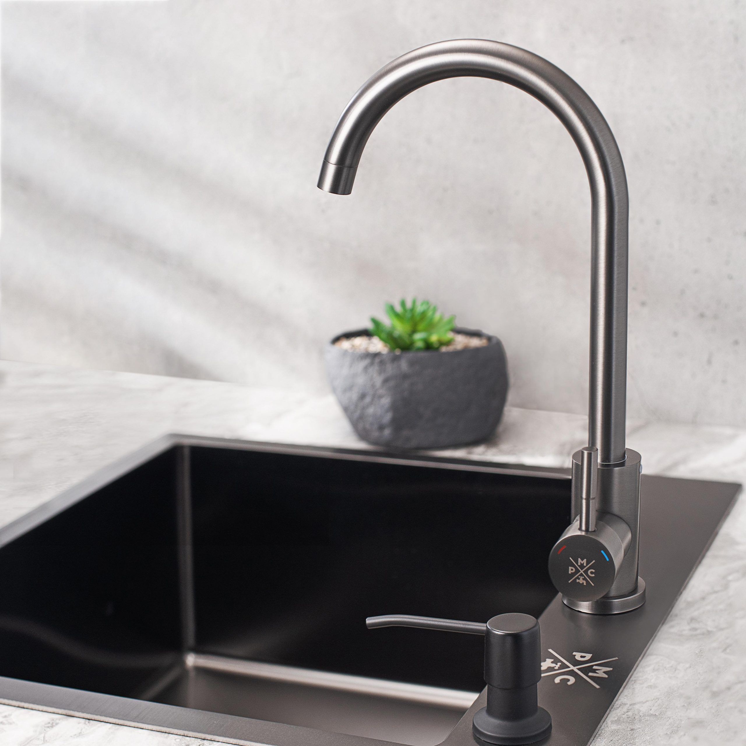 SUS124PVD-017F Смеситель для кухни, ø35