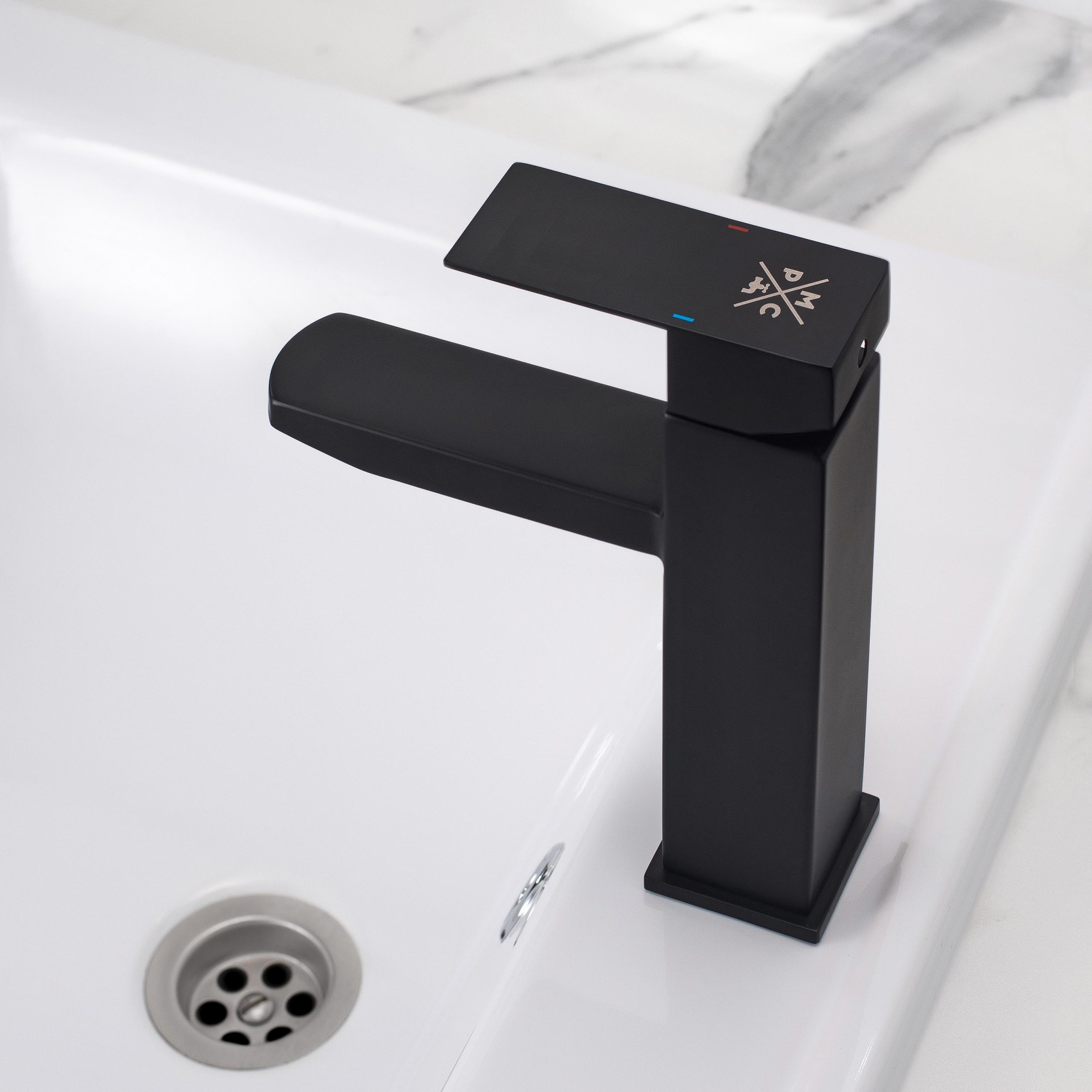 SUS125BL-001F Смеситель для умывальника, ø35