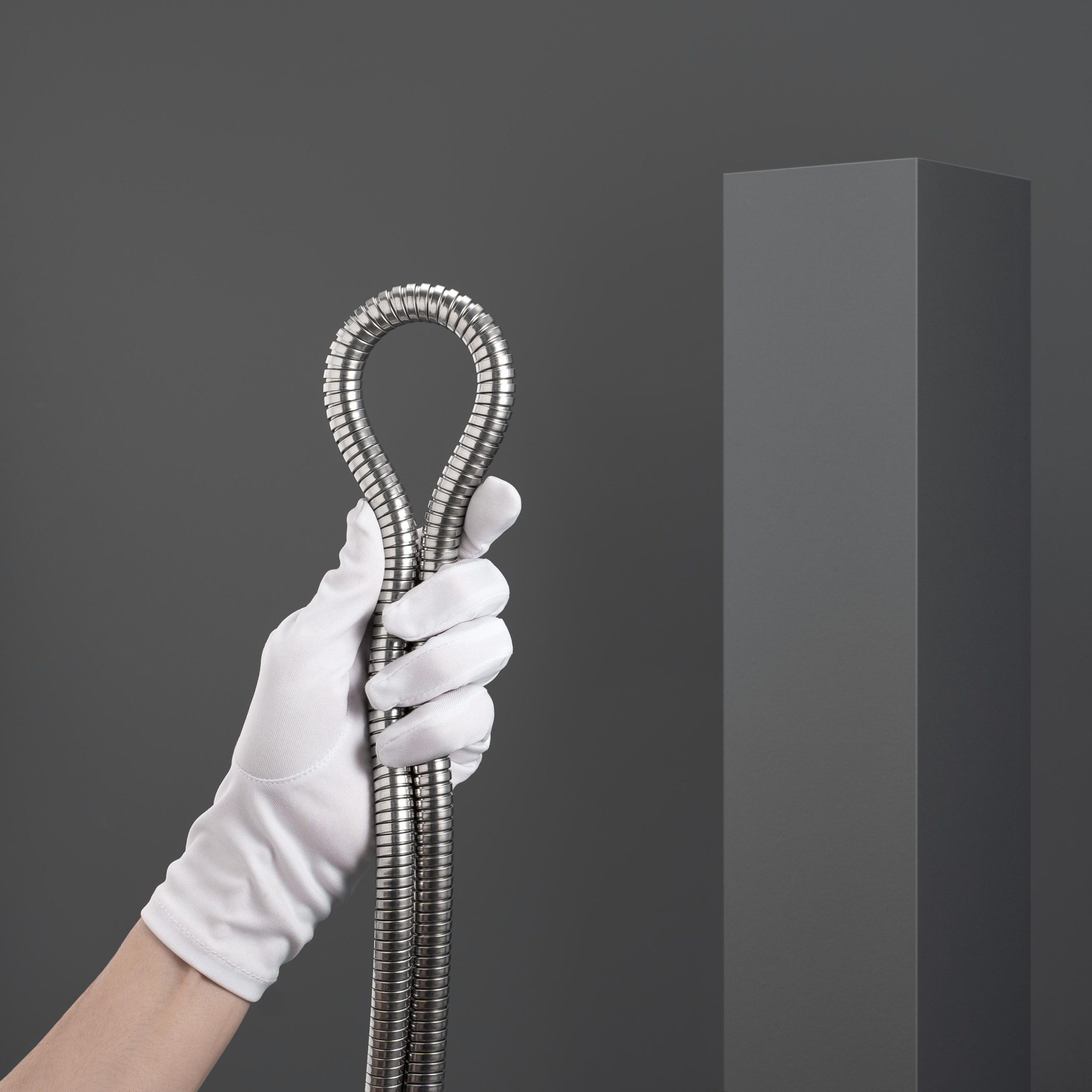 SH 02 Шланг для душа с двойным замком, растяжной (150см-210см)